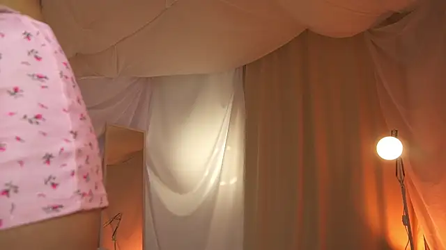 Snapshot of arizonasunrise chatting on 12/10/24, 11:51 arizonasunrise online show from 12/10/24, 11:51