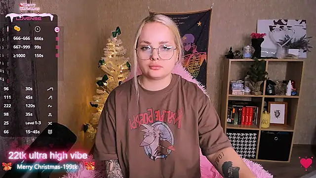 Snapshot of flower_sarah_ chatting on 12/29/24, 12:12 flower sarah  online show from 12/29/24, 12:12