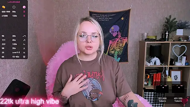 Snapshot of flower_sarah_ chatting on 02/02/25, 08:08 flower sarah  online show from 02/02/25, 08:08