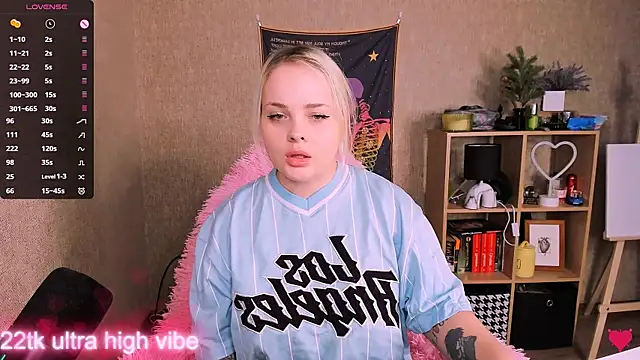 Snapshot of flower_sarah_ chatting on 02/09/25, 12:30 flower sarah  online show from 02/09/25, 12:30