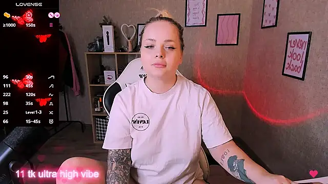 Snapshot of flower_sarah_ chatting on 02/23/25, 02:14 flower sarah  online show from 02/23/25, 02:14