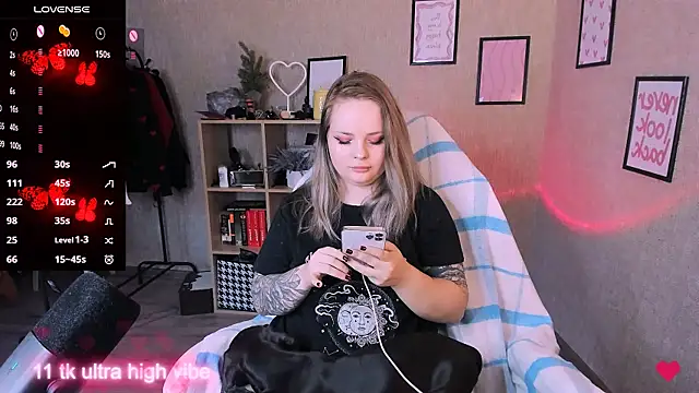 Snapshot of flower_sarah_ chatting on 03/07/25, 02:34 flower sarah  online show from 03/07/25, 02:34