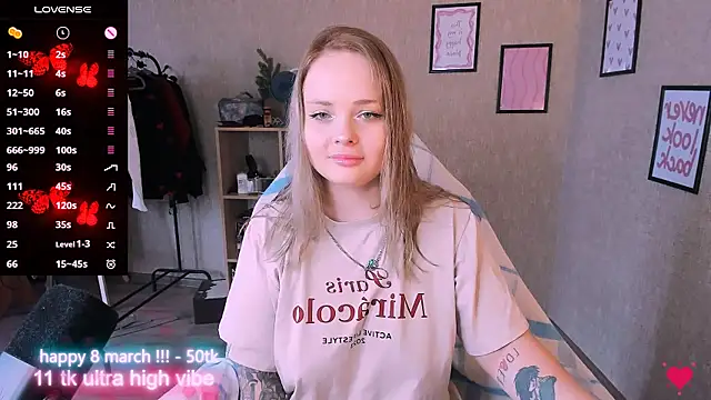 Snapshot of flower_sarah_ chatting on 03/08/25, 01:14 flower sarah  online show from 03/08/25, 01:14