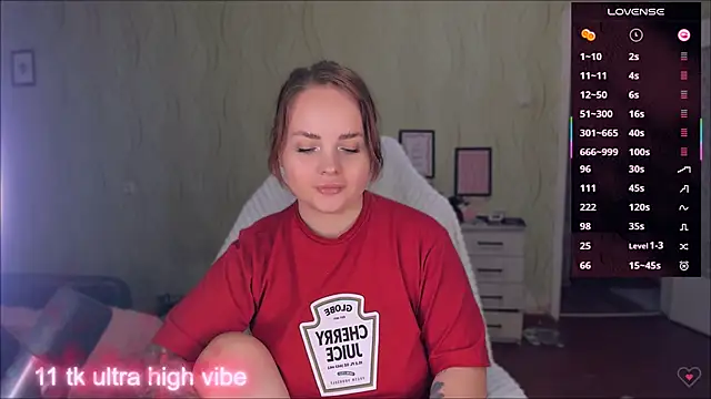 Snapshot of flower_sarah_ chatting on 09/24/25, 10:24 flower sarah  online show from 09/24/25, 10:24