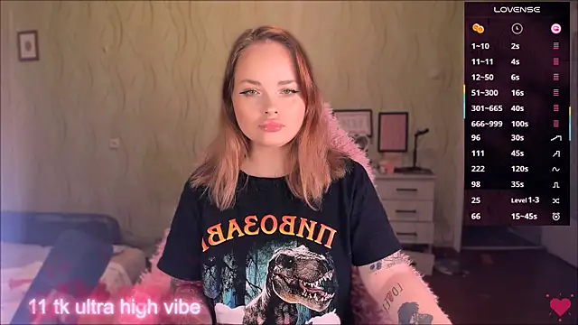 Snapshot of flower_sarah_ chatting on 10/06/25, 01:08 flower sarah  online show from 10/06/25, 01:08