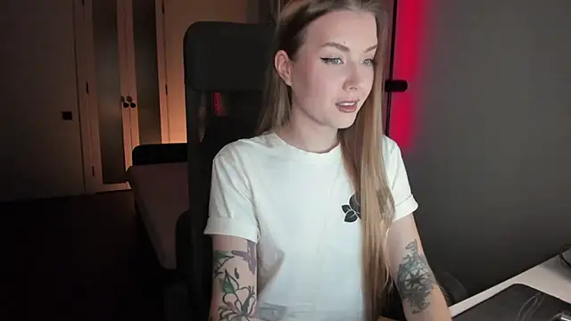 Snapshot of Midnight_Mi chatting on 09/24/25, 03:15 Midnight Mi online show from 09/24/25, 03:15