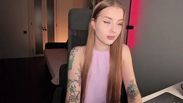 Snapshot of Midnight_Mi chatting on 10/25/25, 03:40 Midnight Mi online show from 10/25/25, 03:40