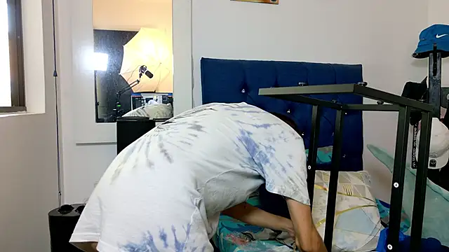 Snapshot of grey___27 chatting on 02/08/25, 09:15 grey 27 online show from 02/08/25, 09:15