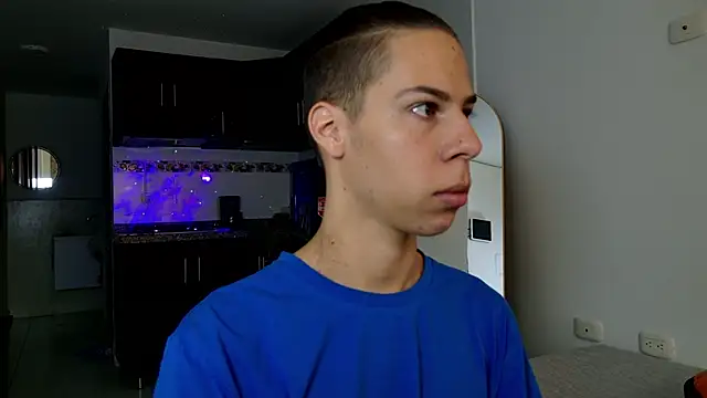 Snapshot of grey___27 chatting on 02/18/25, 11:22 grey 27 online show from 02/18/25, 11:22