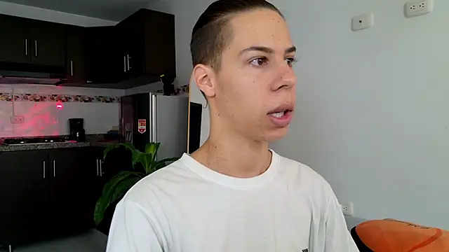 Snapshot of grey___27 chatting on 02/19/25, 11:49 grey 27 online show from 02/19/25, 11:49