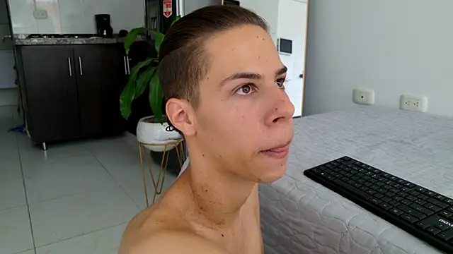 Snapshot of grey___27 chatting on 02/21/25, 08:27 grey 27 online show from 02/21/25, 08:27