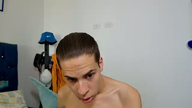 Snapshot of grey___27 chatting on 02/23/25, 08:22 grey 27 online show from 02/23/25, 08:22