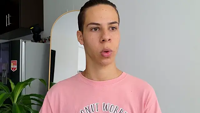 Snapshot of grey___27 chatting on 03/02/25, 02:32 grey 27 online show from 03/02/25, 02:32