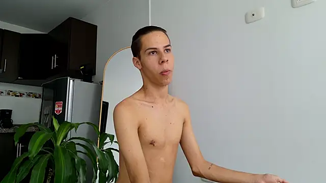 Snapshot of grey___27 chatting on 03/04/25, 05:24 grey 27 online show from 03/04/25, 05:24