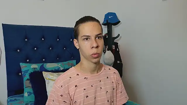 Snapshot of grey___27 chatting on 03/09/25, 11:25 grey 27 online show from 03/09/25, 11:25