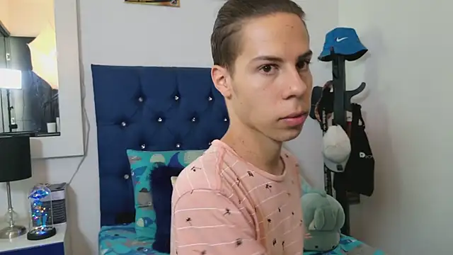 Snapshot of grey___27 chatting on 03/09/25, 05:39 grey 27 online show from 03/09/25, 05:39