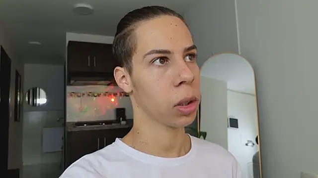 Snapshot of grey___27 chatting on 03/10/25, 11:42 grey 27 online show from 03/10/25, 11:42