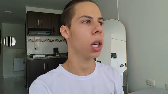 Snapshot of grey___27 chatting on 03/10/25, 05:50 grey 27 online show from 03/10/25, 05:50