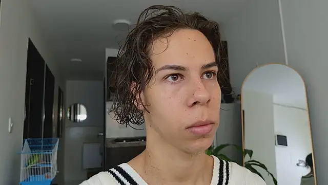 Snapshot of grey___27 chatting on 03/11/25, 12:06 grey 27 online show from 03/11/25, 12:06