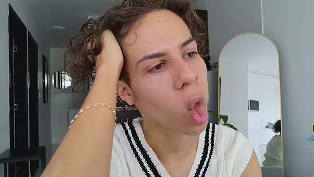 Snapshot of grey___27 chatting on 03/11/25, 03:12 grey 27 online show from 03/11/25, 03:12