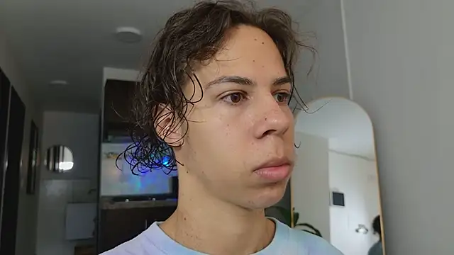 Snapshot of grey___27 chatting on 03/19/25, 11:17 grey 27 online show from 03/19/25, 11:17