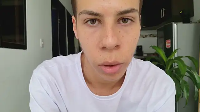 Snapshot of grey___27 chatting on 03/20/25, 05:25 grey 27 online show from 03/20/25, 05:25