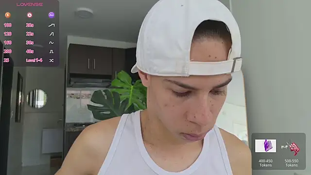 Snapshot of grey___27 chatting on 09/29/25, 12:54 grey 27 online show from 09/29/25, 12:54