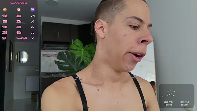 Snapshot of grey___27 chatting on 09/30/25, 12:10 grey 27 online show from 09/30/25, 12:10