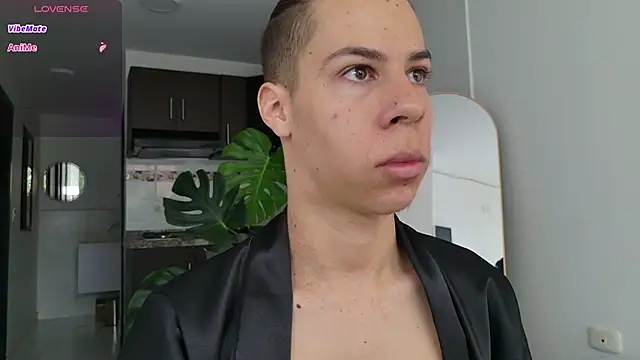 Snapshot of grey___27 chatting on 10/04/25, 12:03 grey 27 online show from 10/04/25, 12:03