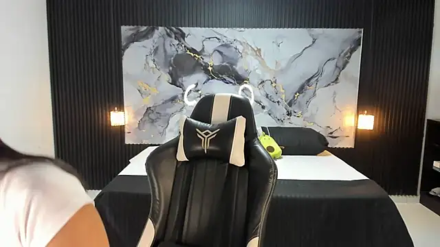 Ivy 16 online show from 03/20/25, 12:00