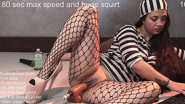 Snapshot of Alissa_bby chatting on 10/17/25, 09:01 Alissa bby online show from 10/17/25, 09:01