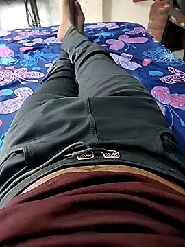 Snapshot of GaramchutLand96 chatting on 04/21/26, 06:20 GaramchutLand96 online show from 04/21/26, 06:20