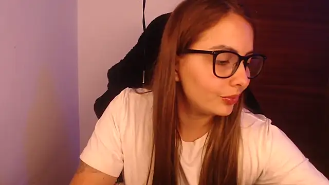 Snapshot of lalawhitte chatting on 04/14/26, 08:37 lalawhitte online show from 04/14/26, 08:37