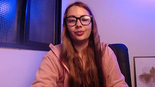 Snapshot of lalawhitte chatting on 04/18/26, 10:19 lalawhitte online show from 04/18/26, 10:19