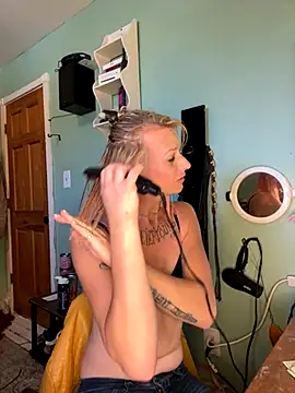 Snapshot of Cutetrans90 chatting on 10/20/25, 05:13 Cutetrans90 online show from 10/20/25, 05:13