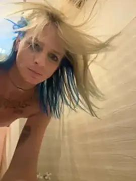 Snapshot of Cutetrans90 chatting on 11/19/25, 02:11 Cutetrans90 online show from 11/19/25, 02:11