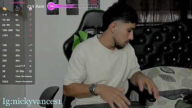 Snapshot of nicky_vances chatting on 02/22/26, 07:23 nicky vances online show from 02/22/26, 07:23