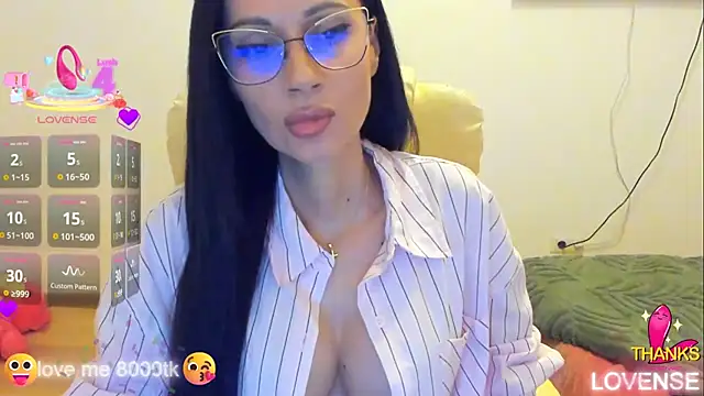 kissnicol32 online show from 11/17/25, 04:24