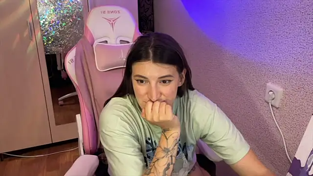 Katrin  kiss online show from 04/16/26, 08:42