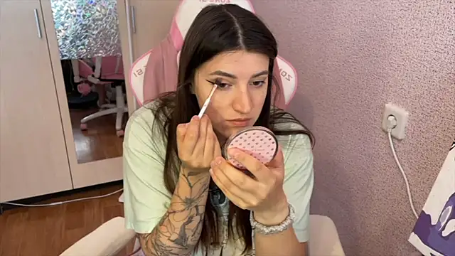 Snapshot of Katrin__kiss chatting on 04/17/26, 10:18 Katrin kiss online show from 04/17/26, 10:18
