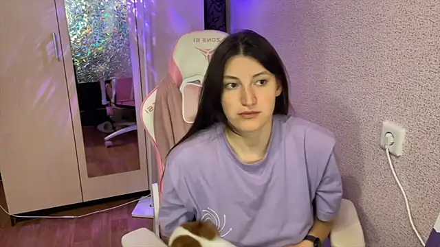 Snapshot of Katrin__kiss chatting on 04/19/26, 06:32 Katrin kiss online show from 04/19/26, 06:32