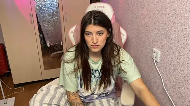 Snapshot of Katrin__kiss chatting on 04/25/26, 04:04 Katrin kiss online show from 04/25/26, 04:04