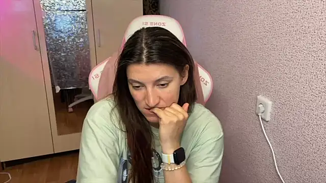 Snapshot of Katrin__kiss chatting on 04/28/26, 05:40 Katrin kiss online show from 04/28/26, 05:40