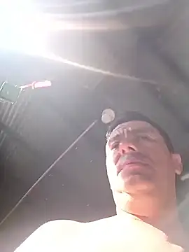 Snapshot of walwan85 chatting on 12/14/25, 01:05 walwan85 online show from 12/14/25, 01:05