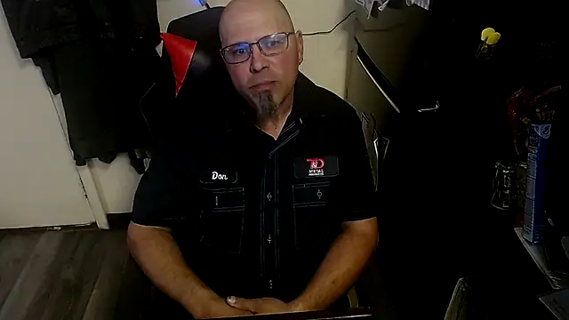 KrazyLegz online show from 10/21/25, 10:54