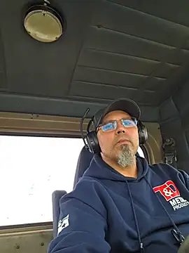 Snapshot of KrazyLegz chatting on 03/27/26, 05:34 KrazyLegz online show from 03/27/26, 05:34