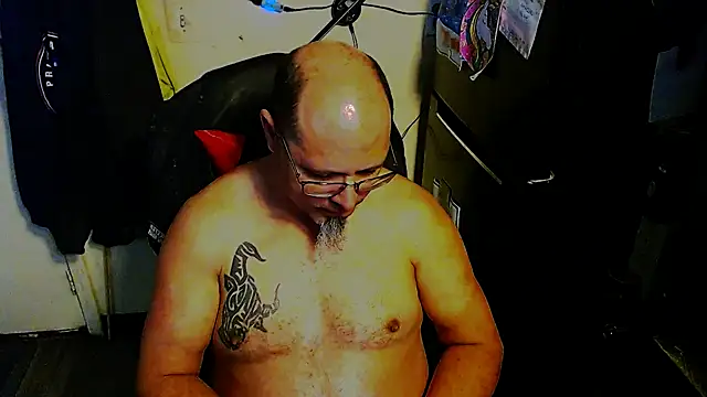 Snapshot of KrazyLegz chatting on 04/19/26, 03:00 KrazyLegz online show from 04/19/26, 03:00