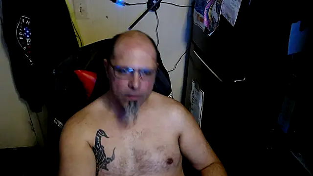 Snapshot of KrazyLegz chatting on 04/20/26, 10:22 KrazyLegz online show from 04/20/26, 10:22