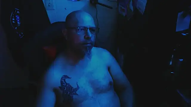 Snapshot of KrazyLegz chatting on 04/25/26, 01:52 KrazyLegz online show from 04/25/26, 01:52