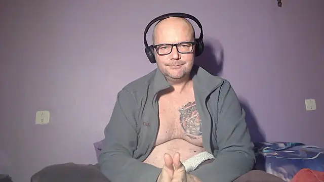 Snapshot of hairy_orbite chatting on 10/31/25, 07:20 hairy orbite online show from 10/31/25, 07:20